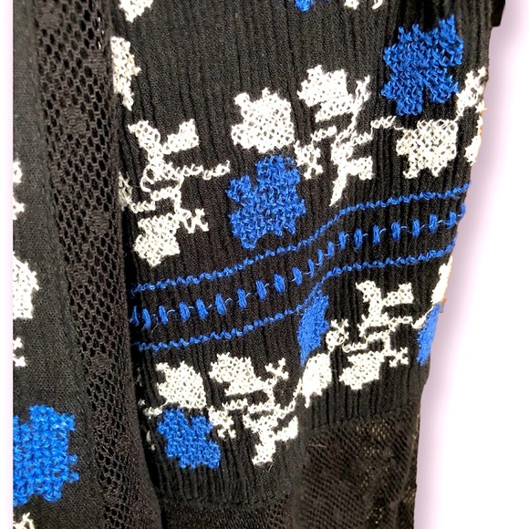 Free People Star Dust Mesh Roses Are Red Embroidered Peasant Boho Top - Picture 3 of 4